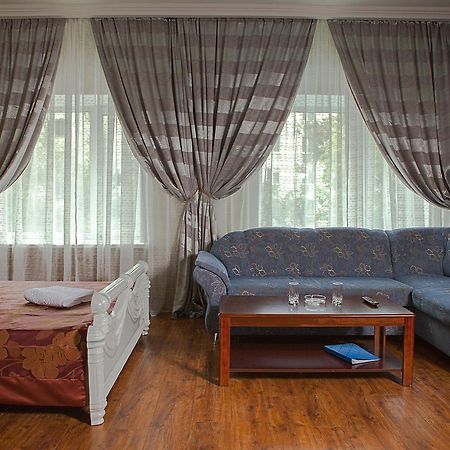 Hotel Topaz Астана Екстериор снимка