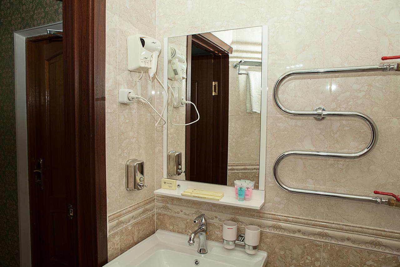 Hotel Topaz Астана Екстериор снимка