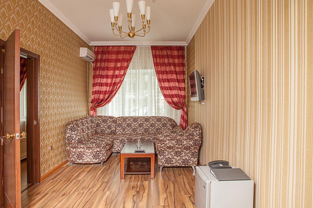 Hotel Topaz Астана Екстериор снимка