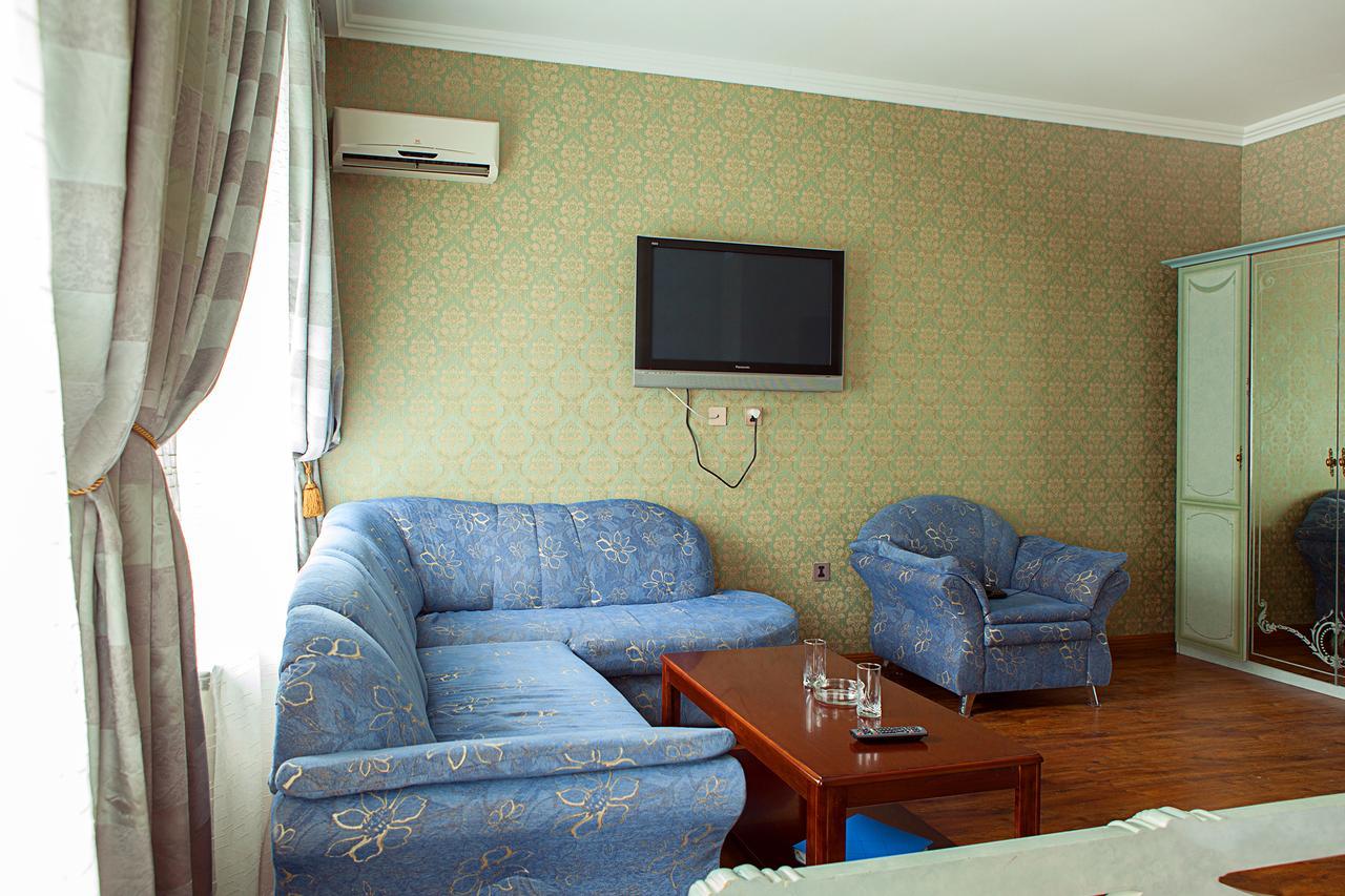 Hotel Topaz Астана Екстериор снимка